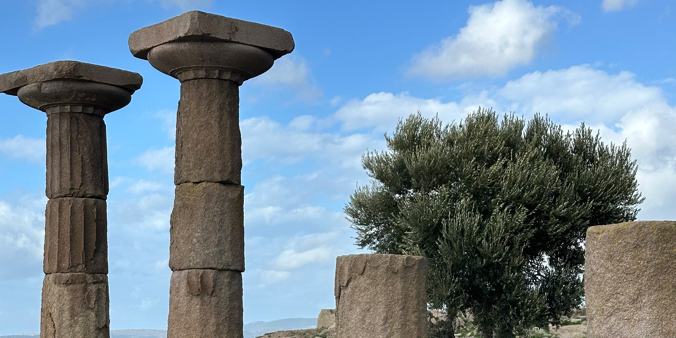 İda Blue’da deneyim ve etkinlikler; doğa gezileri, mitolojik keşifler, gastronomi deneyimleri ve wellness aktivitelerini kapsar.